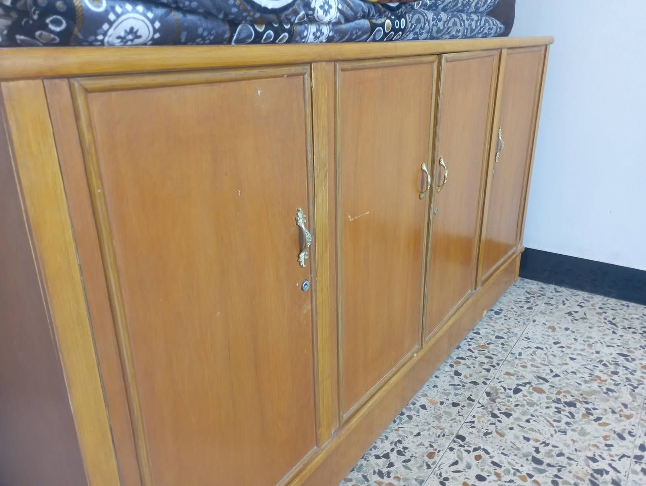 غرفه تسكام  وبوفيه تسكام للبيع حله شارع 80 للاستفسار رقم الهاتف ***********
