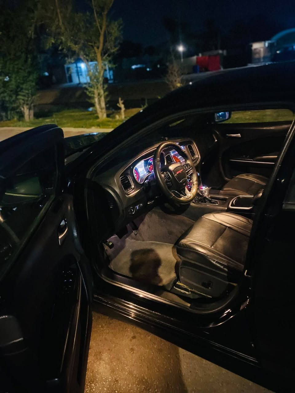 🔥 للبيع دودج تشارجر RT موديل 2018 🔥
🖤 اللون: أسود

💪 المحرك: 5.7 HEMI V8

⚙️ القير: أوتوماتيك

📍 الرقم: أربيل

🛣️ الممشى: 150 ألف كم تقريباً

✨ RT V8 – قوة وفخامة وهيبة ✨

✅ أيرباغات سليمة

✅ شاصي سليم

✅ مكينة وقير بحالة جيدة

✅ السيارة جاهزة للفحص

✅ رقم أربيل

🔥 سيارة للّي يريد تشارجر حقيقية V8، صوت وأداء وهيبة ما تحتاج تعريف.

💰 السعر: -173 ورقة

📞 للجادين فقط، الاتصال/المراسلة على الواتساب 

***********
