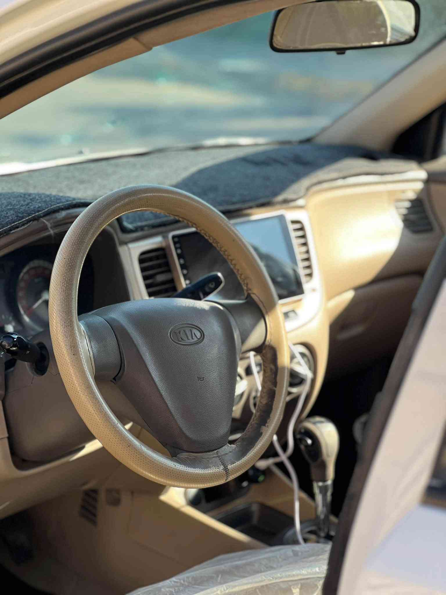 كيا ريو محرك 14
موديل 12 بدون ضرر
رقم اربيل سنويه هزه ماساقطه السياره باسمي شرط التحويل 
داخلها حيل نظيف تدفئه تبريد شاشه كار بلي وكامره
صدر امامي نص عمر، باتري جديد  
رايدها 87 وبيها مجال 
ترهم مراوس 
متواجد فقط واتساب
***********
