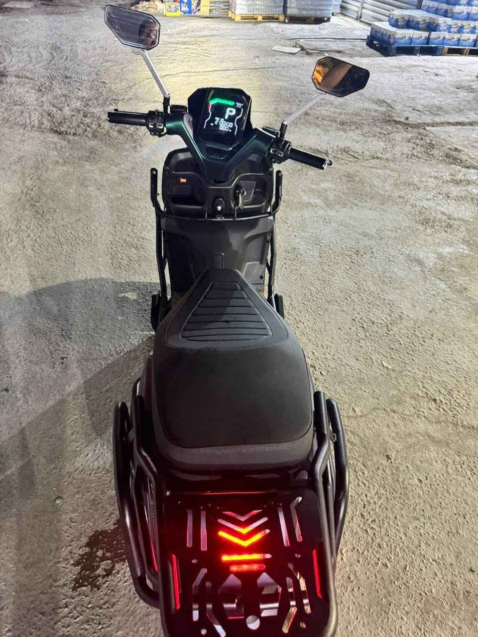سلام عليگم : مستعجل عله بيعة
دراجه شحن جديدة بل جيس ليثيوم🏍️ شلعة ومعدل تمشي 130kmوقابل للزيادة! 
١. لايت زنون ثلجي🌅 . 
2. شاشة تاب حديث🛸 .
٣. مثبت سرعه 🆘.
٤. مدرعة كامله خفيفة.
٥. البطارية ليثيوم ايون🔋 40AH.
٦. تايرات شركة 💯.
٧. 2سويجات. 2بصمات. 
٨. نضام تشغيل عن بعد. 
٩. نضام سريقة ملف يقفل🚨. 
سعر الدراجه ( مليون و200) 
الاستفسار*:***********
الموقع البنوك قرب مركز القدس 📍.
