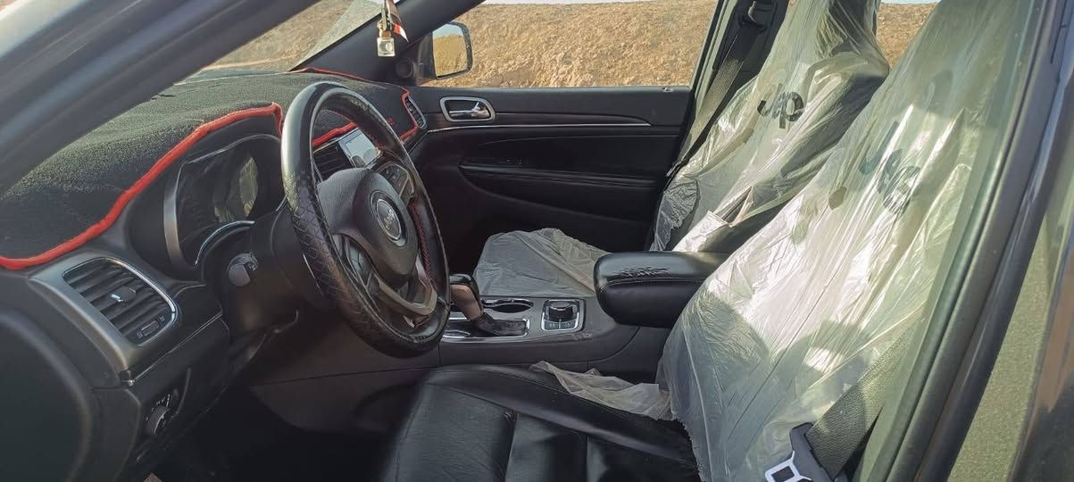 سلام عليكم سياره جيب 2020 وارد امريكي فول مواصفات لمتد سياره جديده نضيف البارحه بدلت صدره 800 الف تبريد سويته ستوني صارلي يومين سياره رتبته عله اخر حبايه 
سياره حلوه وجديده سياره وصخه ما غاسله عندي شغل ما غاسله تبريد ثلج من اكلك ثلج ثلج واكرر صدر جديد تجي وتشوف بعينك البارحه بدلته لايت سوته ستوني 250 الف جديد عالي ناصي سياره خير من الله نضيف وحلوه فول مواصفات لمتد البالك المواصفات لمتد بعد معؤوفه مواصفاته ما يحتاج اعدهن سياره للبيع او مراوس سورنتو لو سنتافيه لو فورويل او بيع ماكو مشكله اتصال عله هاذه الرقم ***********
