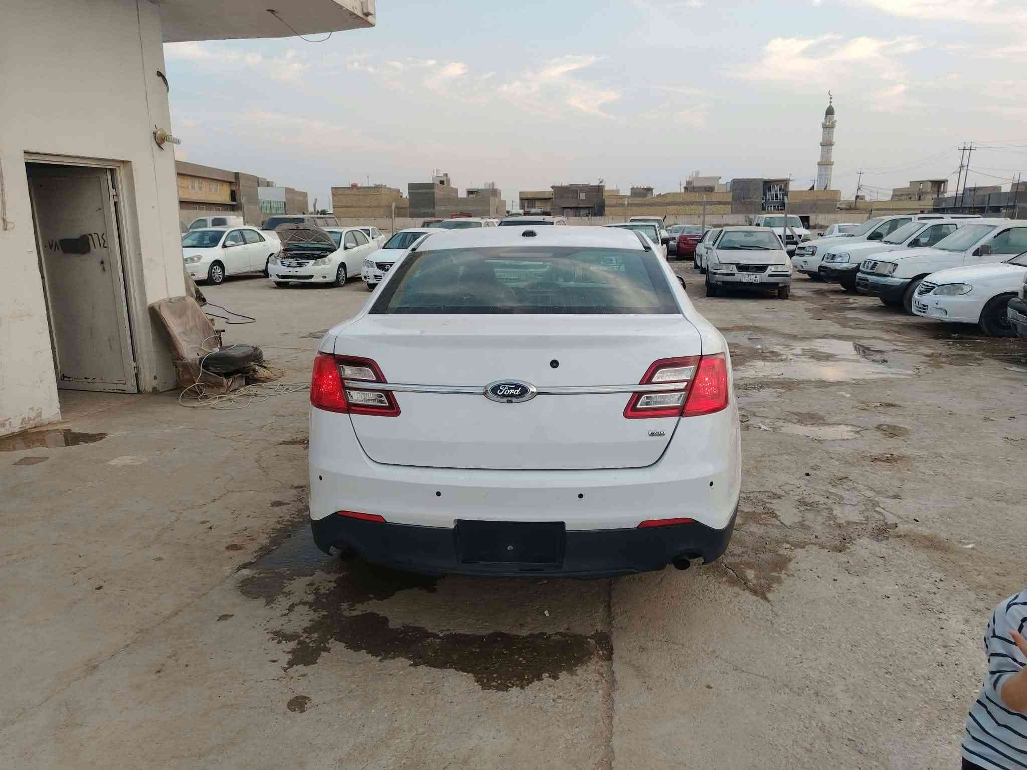 السلام عليكم ورحمة الله وبركاته 
تورس ٢٠١٥
رقم انكليزي واسط 
كير مكينه تبريد كله جهاز 
سياره مكفوله من الضربه 
موصفات بوليسي معروفه
 ***********
***********
مكان السياره كوت واسط
