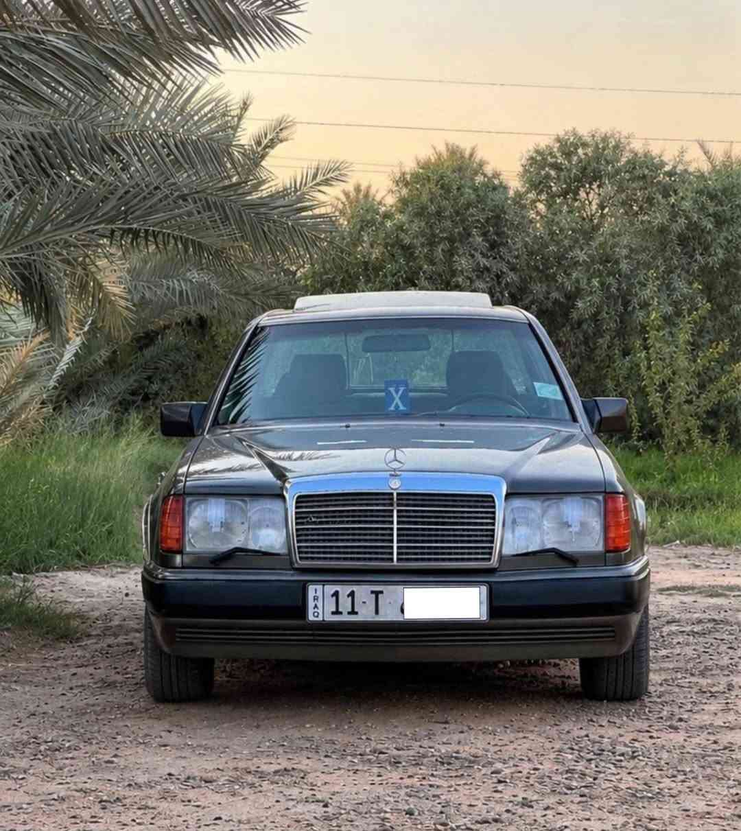السلام عليكم..
للبيع مرسيدس دب موديل 1990، 
السيارة نظيفة جداً:
 محرك وكير 2500 VVT (جديد).
 غرفة جديدة.
 رقم بغداد انكليزي 
والتحويل ثاني يوم.
 حدادية أمامي وخلفي جديدة، 
وتخم تاير جديد.
 تبريد وكهربائيات كلها شغالة 100%.
 قواعد دبلات عالبلاد، 
والسيارة مصبوغة عام للجماليه.
السعر: 70 (بيها مجال بسيط).
العنوان : بغداد - المحمودية - ناحية الرشيد
رقم الهاتف: ***********
***********
