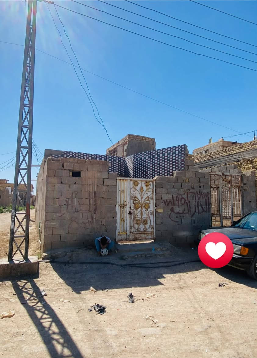 بيت مساحة 140 متر بستان خنجر
السلام عليكم بيت زراعي ركن للبيع بالبداية 
بستان خنجر يم مجمع جديد مساحة 140 ركن 
بي غرفه وصالة ومطبخ وديوانيه عوزها سقف

البيت متروك تعال رتبة واسكن
سعر 15 وبي مجال ***********
