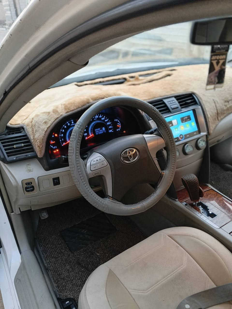 السلام عليكم من رخصت الادمن.  كامري. للبيع  التفاصيل داخل الصوره. السعر 88 وبيهه مجال ***********

نص مكتوب في الصور:
- سلام عليكم. كامري. 2007. خليجي بسمي مواصفات فتحه سقف كشن كهرباء مكينه وكير مكفولات تخم السياره مامكفوله بيه ضربه بلجنطه العنوان بصره ابي الخصيب (***********) السياره حلوه ونظيفه. السعر 88 وبيها مجال