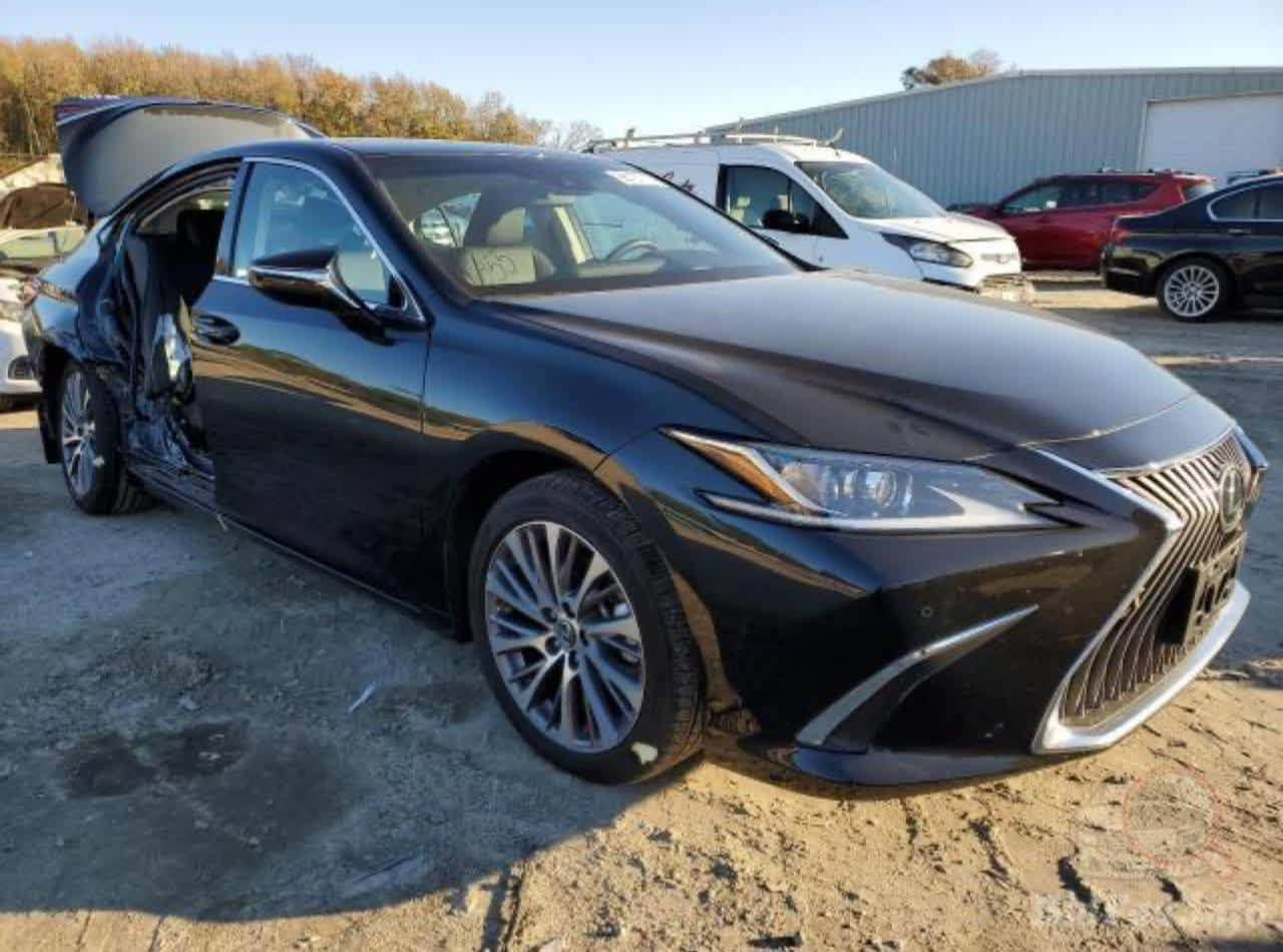 لكزز ES350
 موديل 2021 لون اسود 
سياره مكفوله كامل سياره بدون اي نقص  

السيارة فول مواصفات 
حساسات جانبيه خليفيه 
رادارت ونقطه عمياء 
توقف ذاتي وتحديد مسار 
بصمه اربع ابواب وصندوق 
كشنات تدفئة تبريد 
ستيرين تدفئة 
شاشه كبيره
 لايت لعاب متحرك سياره
 بعد مواصفات خير من الله رقم سليمانيه السياره باسمي 
كامله من اي نقص مابيها 
***********
