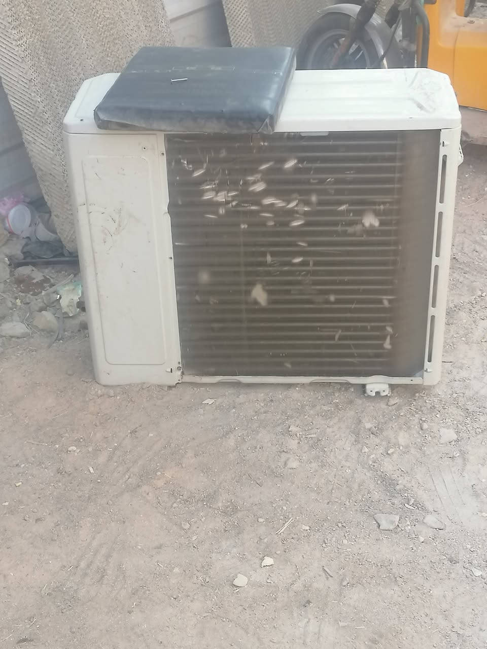 الالسلام عليكم سبلت قطعه خارجيه طنين ابيع حديد السعر ١١٠ قفل ربع مايوكع المكان بصره ابو خصيب الرقم ***********
