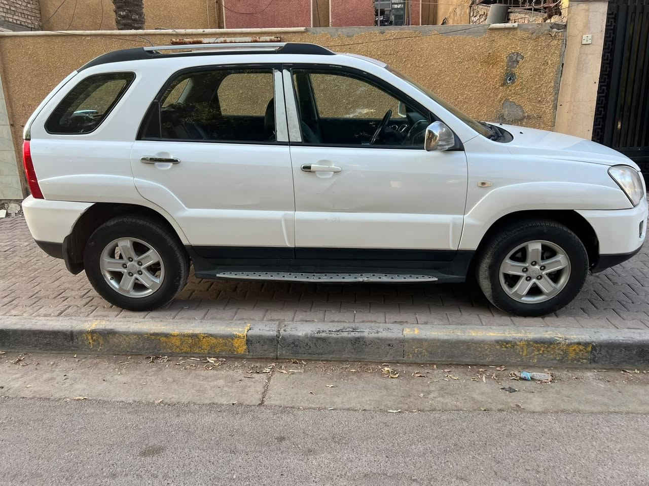 السلام عليكم 
سبورتج 2009 ابيض خليجي
 بدون تبديل ليبل واحد 
بيها معجون بالبنيد فقط 
فتحة سقف 
تدفئة كشنات 
تخم تاير جديد 
تبريد فول
رقم بغداد تحويل ثاني يوم السياره نضيفه سعرها 108 بيها مجال بسيط
مكانها بغداد الحسينيه الراشدية 
 الهاتف / *********** واتساب
