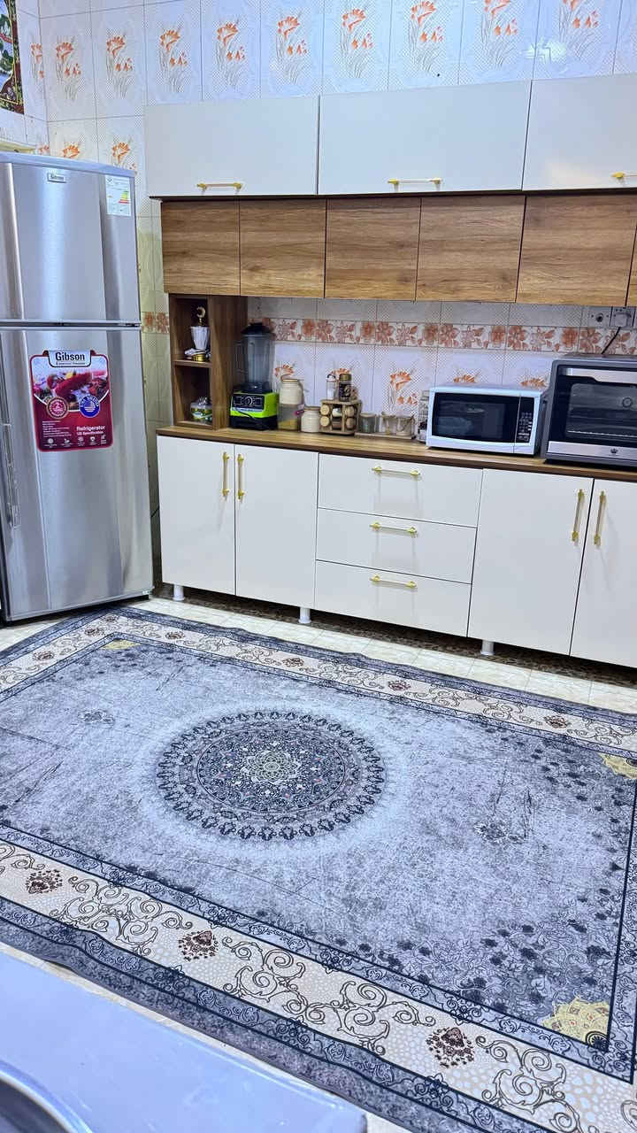 دار سكني طابقين في حي الأصدقاء الرابعة مقابل ياسين خريبط مساحة 200م الاول غرفتين وديوانية وهول ومطبخ وحمام ومرافق صحيه/ الثاني هيكل اربع غرف وهول كبير السعر 260 مليون قابل للتفاوض /  ***********
