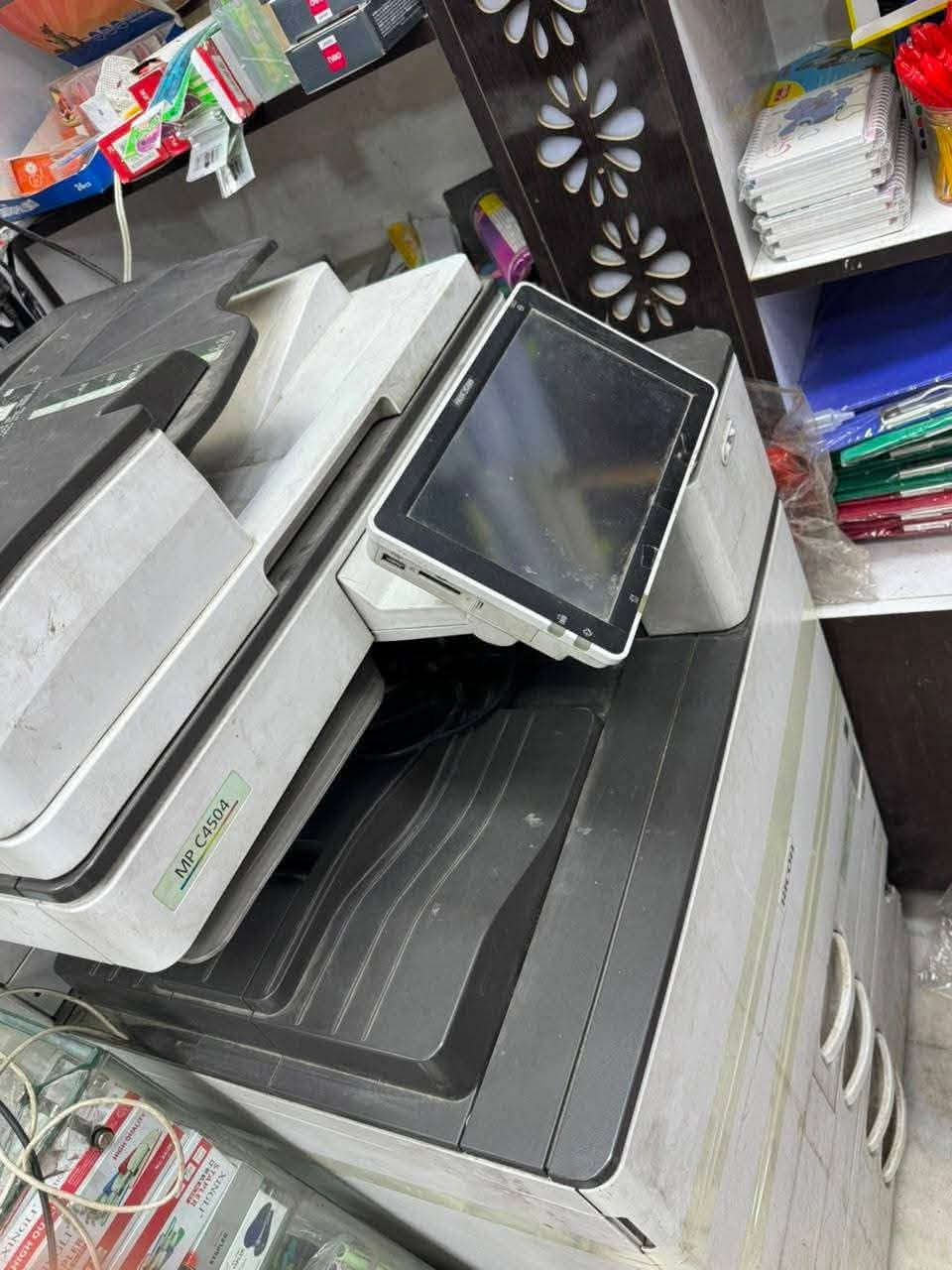 طابعة نضيفة للبيع وبسعر مناسب لتواصل واتساب ***********

