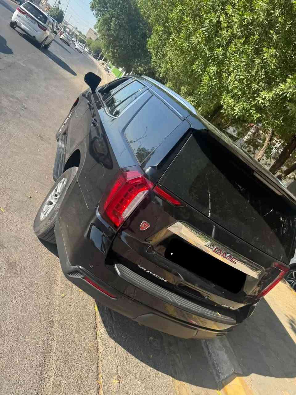 للبيع 
يوكن فئة SLE 2024 كلش جديده و سيرفسها كامل بالشركة سياره ماشيه 63000KM حقيقي شرط الفحص سياره بيها PDR على كد شبر بالصندوك باقي السياره كفاله عامه من الشخط و الرصعة مسويلها سيرفس كامل بالشركة طبعآ السياره بعدها بالضمان ما فاتح بيها برغي خارج الشركة ادامه كامله محرك كير مكفول من الفتح و التبديل و من كلشي تخم تاير جواها اخذته قبل فتره من الشركة اصلي و بي ضمان و كل الفواتير تثبت 
مواصفات السياره
بصمة تشغيل و 4 ابواب بصمة و تشغيل عن بعد 
شاشة كبيره 
عداد دجتل 
كشنات كهرباء 
حساس امامي خلفي 
رادار امامي تحديد مسار 
رادار جانبي نقاط عمياء 
رادار خلفي فرمله ذاتيه 
فور ويل 
محرك 8 سلندر 5300 المرغوب 
لايت و بك لايت LED
صندوك كهرباء 
سياره كلش نظيفه و ما ابيع السياره شرط تاخذها سونار و تقتنع يله سياره رقم بغداد بسمي فحص و هزه وسنوية كله جديد و تحويلك بنفس اليوم سعر السياره 45700$ بيها مجال للشراي الجاد اما الموشراي لا يتصل ولا يعلق ولا يراسل اترجاكم بس الشراي يتواصل للاستفسار الأتصال على الارقام ***********
*********** متوفر واتساب 
تحياتي للجميع
