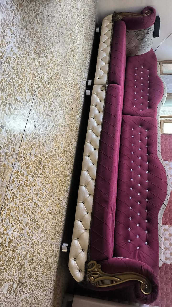 طخم للبيع نظيف حيل
5 قطع  13 متر 
سعر مناسب 450 وبي مجال بسيط 
الاتصال على الرقم 
***********

