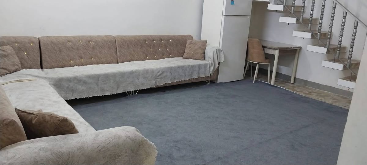 بيت للبيع حي رمضان خلف جامع حجيه كافيه
التفاصيل  ١٣٠م طابو صرف 

 ٢ غرف نووم ١ فوك والثاني جوة + صاله درج ٦×٤.٥ + استقبال + مطبخ حار+  كراج سياره

 السعر ٧٥ وبي مجال للشراي ***********
