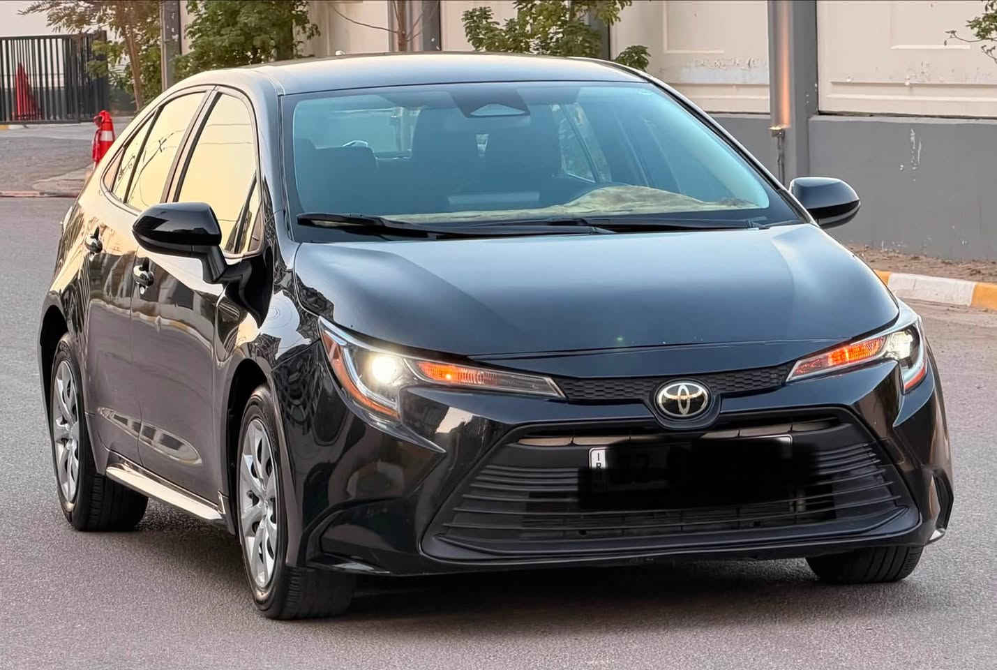 السلام عليكم 
كورلا 2023 le مكينه 2000 ماشيه ٢٠ فول تحكم سترين رادر امامي خلفي جانبي ٤ منافذ شحن شاشة كبيرة حادثها جاملغ وبنيد ايرباك ستيرن راجع سستم واجة بيها كلير من امريكا جاملغ خلفي رقم أربيل جديد 
السعر ١٢١ وبيها مجال 
***********
