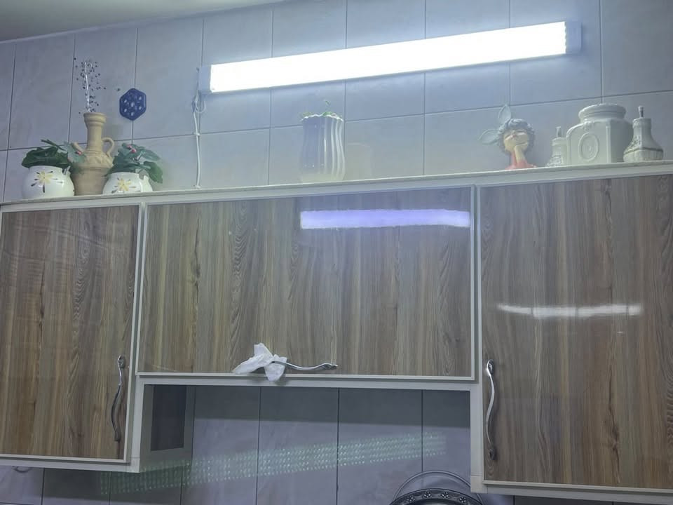 سلام عليكم كاونتر للبيع جديد ونظيف بي مشكلة بسيطة 
باب وحدة بيها كسر والباقي كله نظيف

سعر : 450 
مكاني : بغداد الشعب شارع عدن
تواصل : ***********
