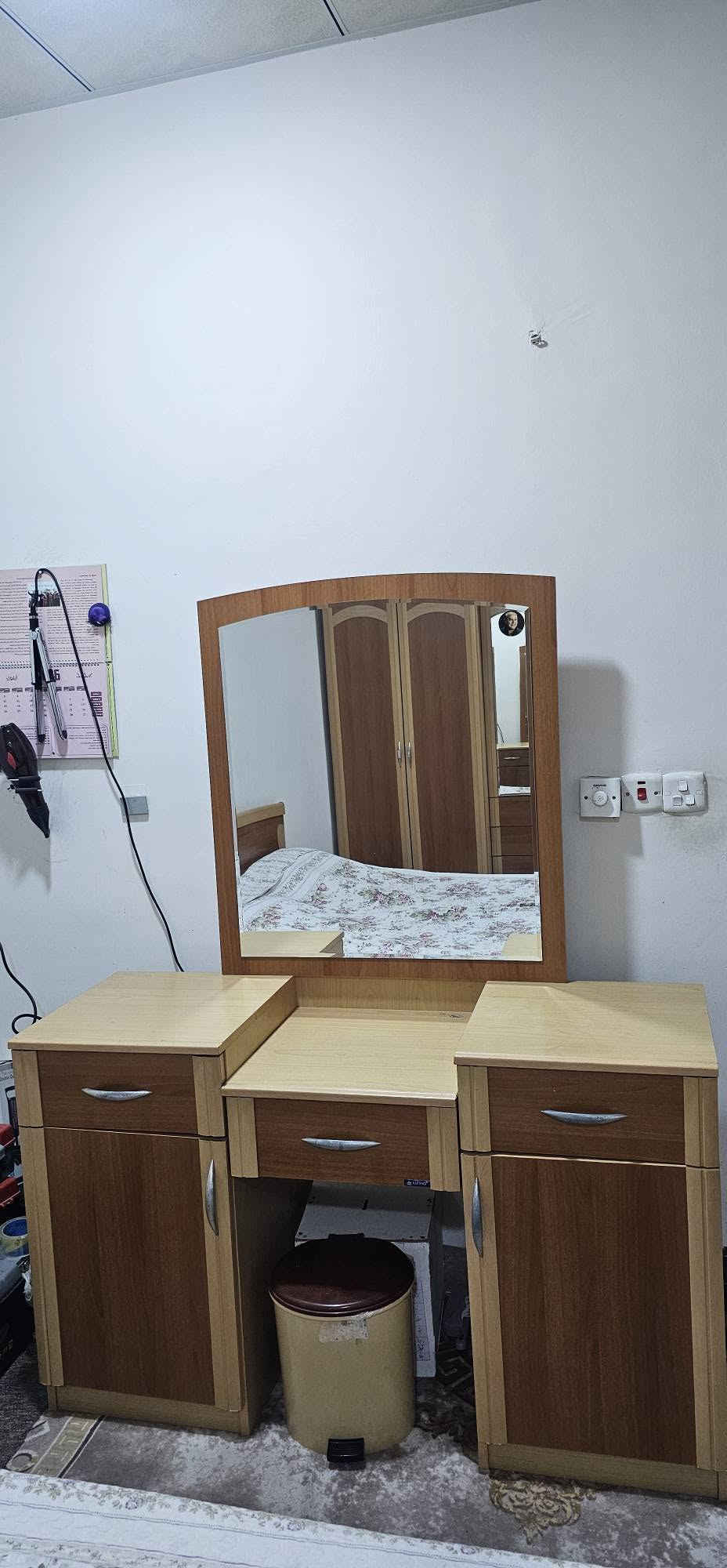 غرفة نوم للبيع  للاستفسار
***********

