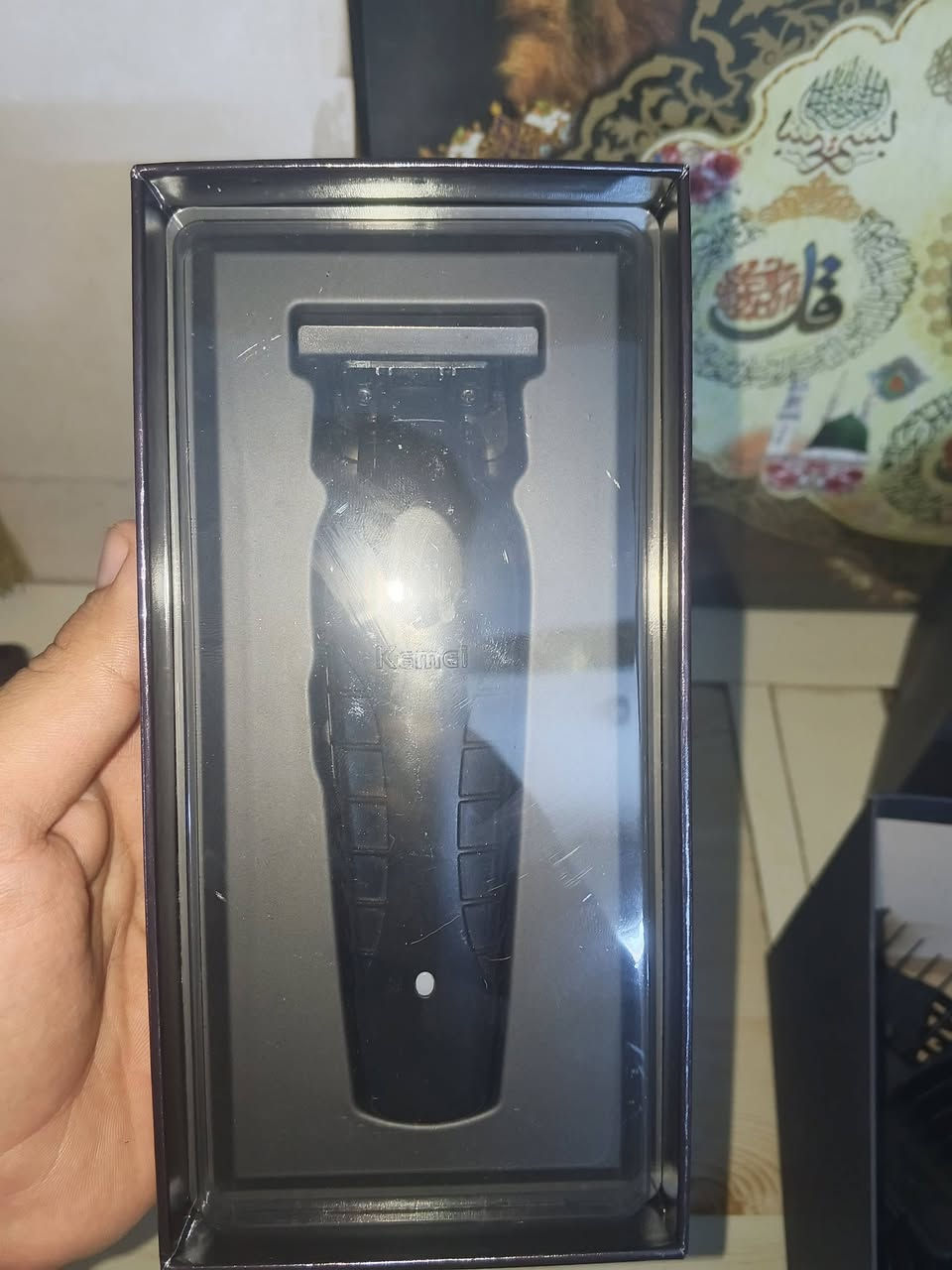 سلام عليكم. مكينه Jrl ONYX  ستخدام يوم واحد فقط البيع هيه و KEMEi سعره 200 وبي مجال قليل  رقم هاتف *********** مكاني بغداد بلديات شارع المصرف ما عندي توصيل شراي ينتصل موجود وتساب
