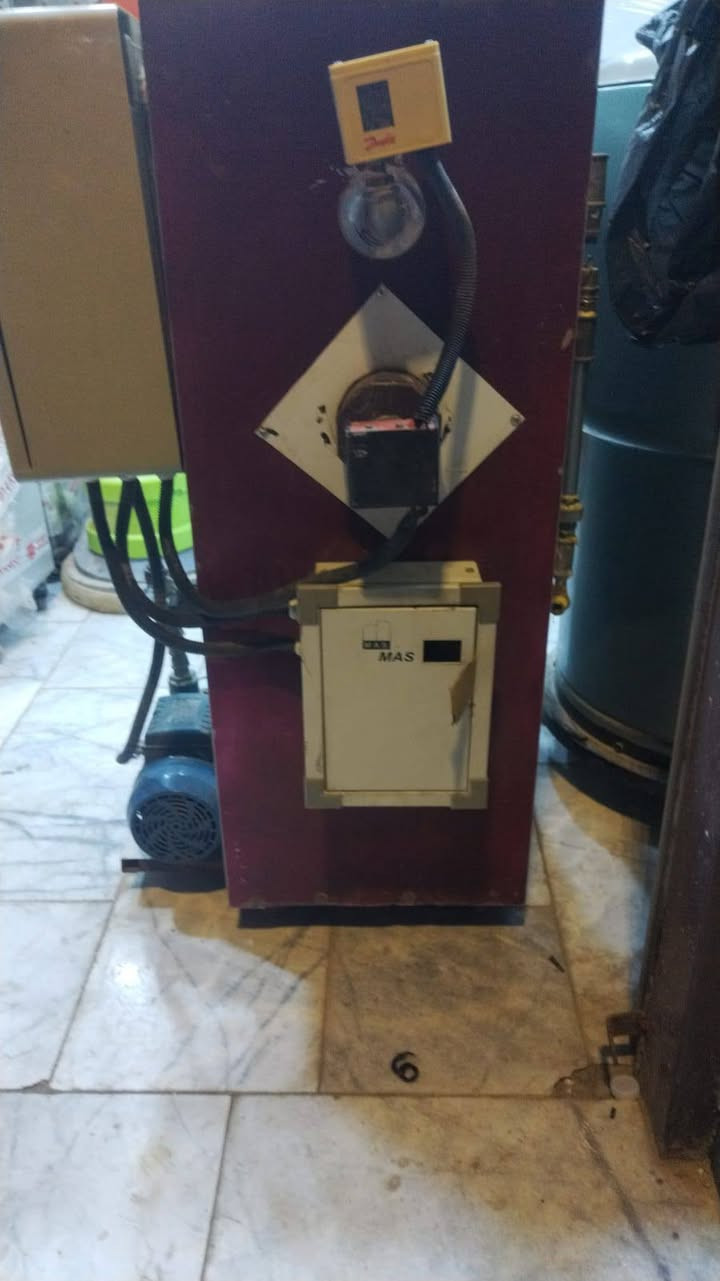 بيلر غاز كهرباء نظيف جدا  استعمال قليل للاستفسار مراسلة الصفحه او الاتصال 
***********
