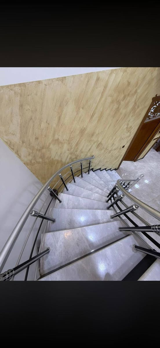 بيع سريع موقع وبناء ممتاز متعوب عليه من الأساس إلى تشطيب 
للبيع دار طابو زراعي سند 25 مساحه 300متر طابق واحد بناء حديث فول محتوياته غرفتين وصاله ومطبخ وكليدور مجمع صحيات داخليه وخارجية ومناور عدد 2 وكراج وحديقه عرض الشارع 8 متر العنوان حي صحه خلف المدهش فرع الجزره وطريق ثاني من مارينا السعر 215 💸
*********** وات ساب 
+9647855869494
مكتب الشمس للعقار
