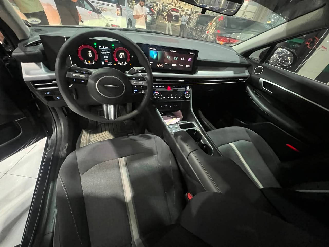 🚘 هيونداي سوناتا SEL موديل 2024 🇺🇸
ملاحضه يوجد عندي كافه انواع السيارات 
🔥 مواصفات SEL – فول مواصفات 

🔹 محرك 2.5 لتر 4 سلندر
🔹 قير أوتوماتيك 8 سرعات
🔹 دفع أمامي FWD
🔹 تشغيل زر
🔹 شاشة وسطية
🔹 Apple CarPlay & Android Auto
🔹 بلوتوث
🔹 تحكمات ستيرن
🔹 كاميرا خلفية
🔹 تكييف أوتوماتيك
🔹 جنوط ألمنيوم
🔹 أنظمة أمان ومساعدة للسائق
🔹 تحذير اصطدام وفرملة طوارئ
🔹 مساعد المسار
🔹 تنبيه النقطة العمياء وحركة المرور الخلفية

📋 حالة السيارة:
✅ جاملغ باب صبغ
✅ بدون دواخل
✅ بدون إيرباك
✅ تترقم شمالي

💰 السعر: 155 ورقة وبيه مجال

📞 ***********

📲 وارد أمريكي | عروض يومية | كافة أنواع السيارات

🔗 كروب الواتساب:
https://chat.whatsapp.com/EDt5rlTuPdfCvNySuhJZE1?s=hd&p=i&mlu=4&ilr=4
