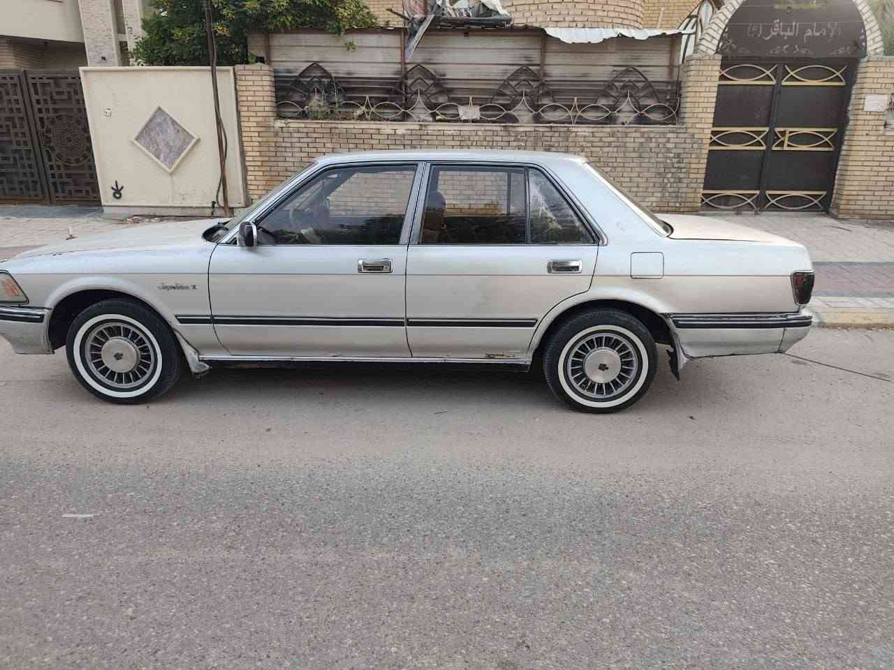 السلام عليكم 
سوبر سيدان موديل 1992 جاهزة كير ومحرك وحدادية وطخم تأثير وتبريد ثلج كهربائيات كله شغالة 
مكفولة من الضربة القوية والصبغ  العام بيه رشات صبغ بسيطه 
السعر 52$ وبيه محال بسيط مكاني سوق الشيوخ للاستفسار 
***********
