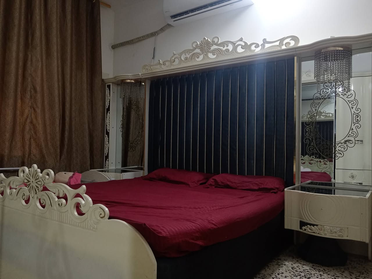 السلام عليكم....
غرفة نوم تركي درجه اولئ استعمال جدا قليل الانارة مالتها كلها شغالة ع وضع المعمل
مكاني حلة مركز
***********
