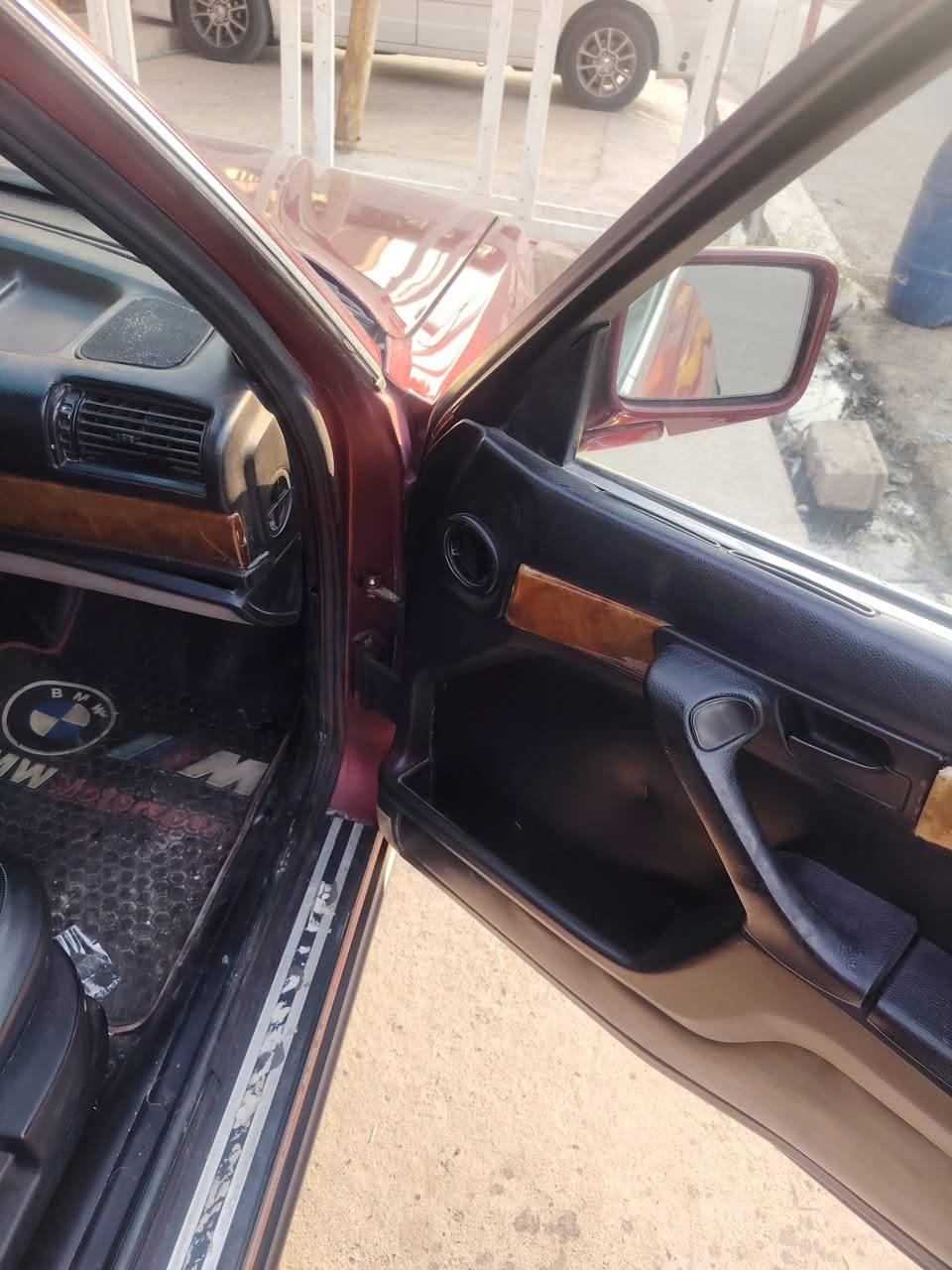 للبيع بلادي نضافه ٩٠  بالميه موديل 1991  . محرك كير شرط تبريد ثلج شرط  صوت اكسل خفيف فقط تراي وين ماتريد طخم امامي خلفي جديد طخم تايرات جديد باتري جديد سعر 45  موصل حي الزهراء *********** آسيا كورك ***********
