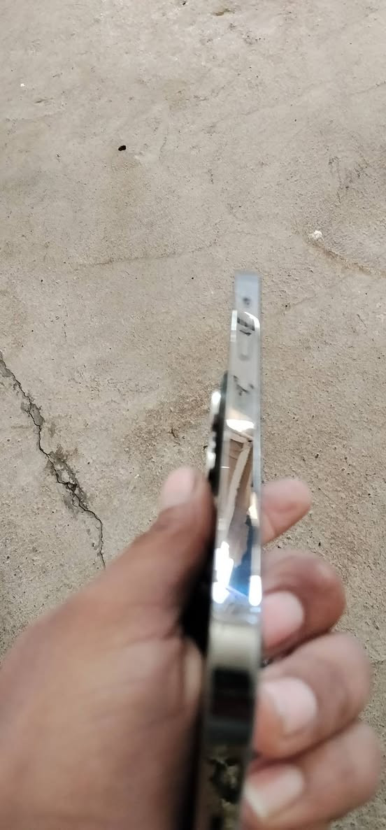 اسلام عليكم ورحمة الله 
ايفون. 13 برو ماكس
 للبيع كله بلادي وشرط 
نضافه 98 ٪
 بطاريه 88
 السعر 5 اوراق ونص
  تواصل واتساب ***********
