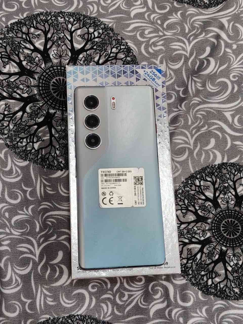 السلام عليكم تكنو كامون 40برو 5g ذاكره256 داخليه 24 دبل خط الجهاز بي فقط هاي الخدشه بالشاشه لا مأثره ولا شي واكيد تفحص السعر قيم واخذ ماصارلي اقل الشهر من اخذته وياه كارتون فقط بدون شاحنه يرهم مراوس حسب القناعه 
***********

نص مكتوب في الصور:
- 256 GB ROM
- +24GB RAM
- (12GB+12GB Extended)