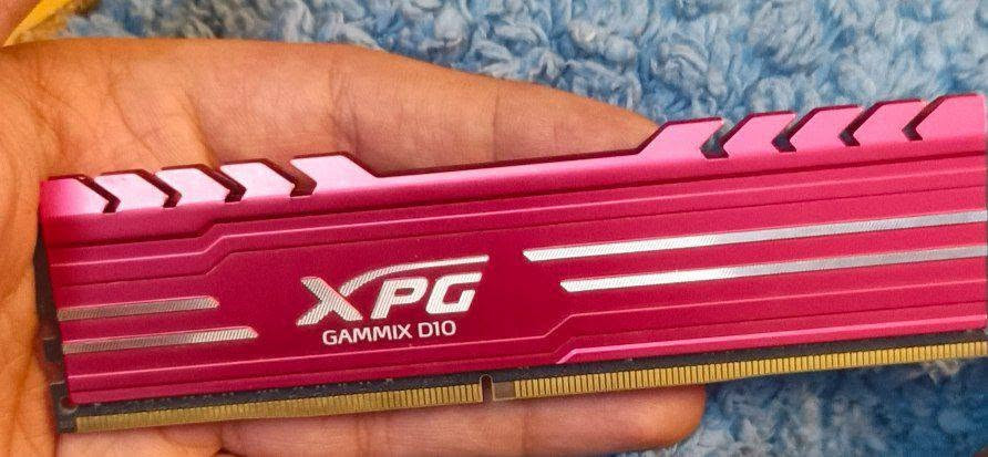 pc gaming للبيع مع شاشه و كيبورد وماوس و سماعه من شركة فينتش و يد من كيم سير
اللوحة الأم (Motherboard): Gigabyte H310M
المعالج (CPU): معالج Intel من الجيل الثامن أو التاسع
الذاكرة العشوائية (RAM): 16GB DDR4
كرت الشاشة (GPU): AMD Radeon RX 580 2048SP
وحدة التخزين الأساسية (SSD): KingFast F10 بسعة 256GB
وحدة التخزين الثانوية (HDD): 500GB
باور سبلاي 550w
الشاشه 75 هرتز
السماعه و الماوس و الكيبورد من شركة Fentech
اليدة من شركة كيم سير
السعر 550 الف وبيها مجال و اي استفسار حاجيني ***********
