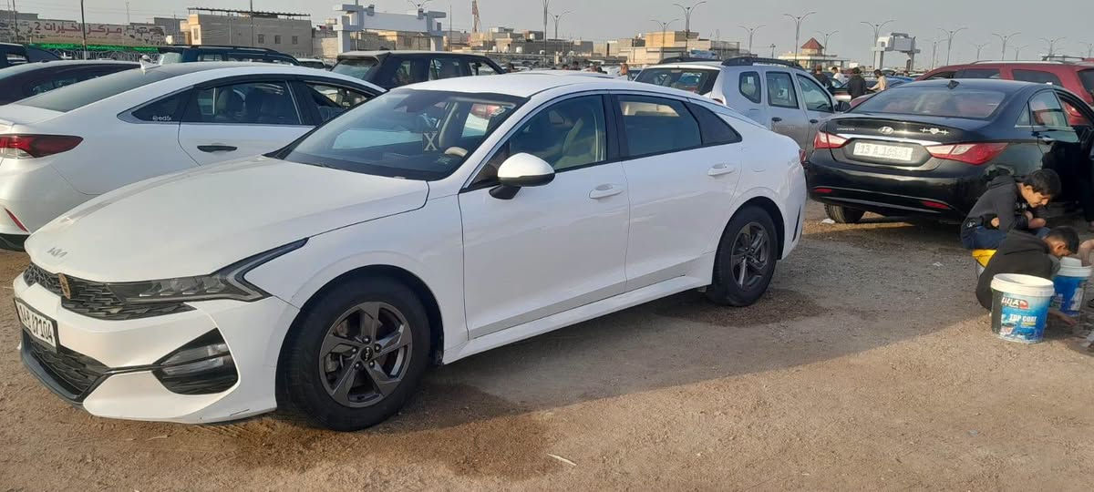 للبيع مباشر مع راعيها 
هاتف اتصال وواتساب
***********
تحويل ثاني يوم وباسم راعيها مباشر 
سياره كي فايف موديل 22 وارد امريكي مواصفات اعتيادية
الكير والمحرك كفالة
تفدفأة وتبريد شغالات تحكم ستيرن جهتين كاميرا دوارة مع الستيرن رادار امامي سيارة حادث بيه بجم امريكي
جاملغات ٢ صبغ والبنيد مبدل
العنوان / البصرة . ابي الخصيب . ام النعاج
السعر / 155 ورقة وبيها مجال
