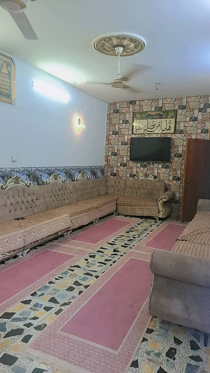 السلام عليكم بيت 160 طابو صرف قطاع السابع مقابيل كوكو مول يتكون البيت من استقبال غرف نوم عدد 5 +مطابخ عدد 2 صحيات كامله من كل النواحي نقص فقط واجهيه البيت  السعر خاص او الاستفسار على الرقم واتساب ***********
