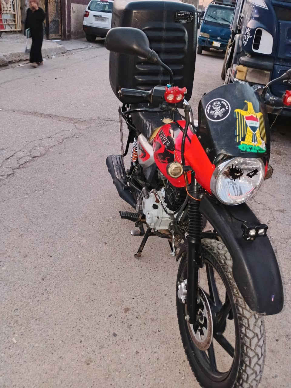سلام عليكم بوكسر موديل 21بدون اوراق
دراجه شلعه معدل ما بيه اي نقص زوج تايرات جديد 
عليه اليتات بومه دراجه تأخذه بس سوي شخاطه مال سلف
فقط هاي دراجه شوفت عينك جديده ما متعوبه سعر 850
وبيه مجال حك جيبه مكاني بغداد 
رقمي ***********واتساب فقط
