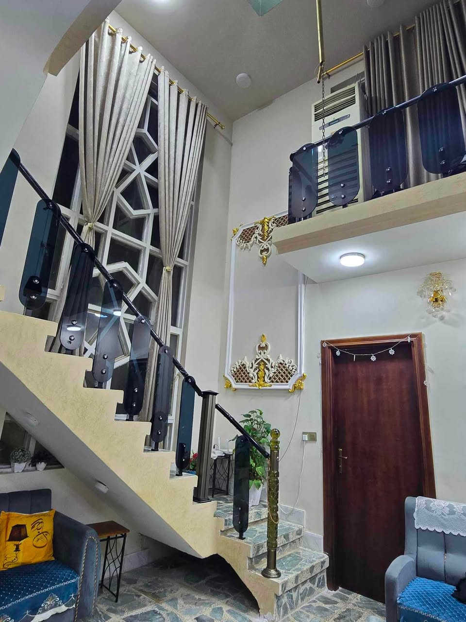 يوجد مسكن في الهوره قرب ثانوية نور المجتبى الأهليه شارع عماد المختار سابقاً
مساحته/200متر سند مستقل 

ط1/ 2نوم /استقبال /هول داخلي /مطبخ /مجموعة صحيات /ترك خارج المنزل 

ط2/2نوم /مجموعة صحيات /سطحين / 

السعر على الخاص 

***********  ابو منتظر
