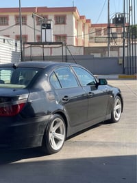 بي ام دبليو ٥٣٠i • جير عادي • جنط 18