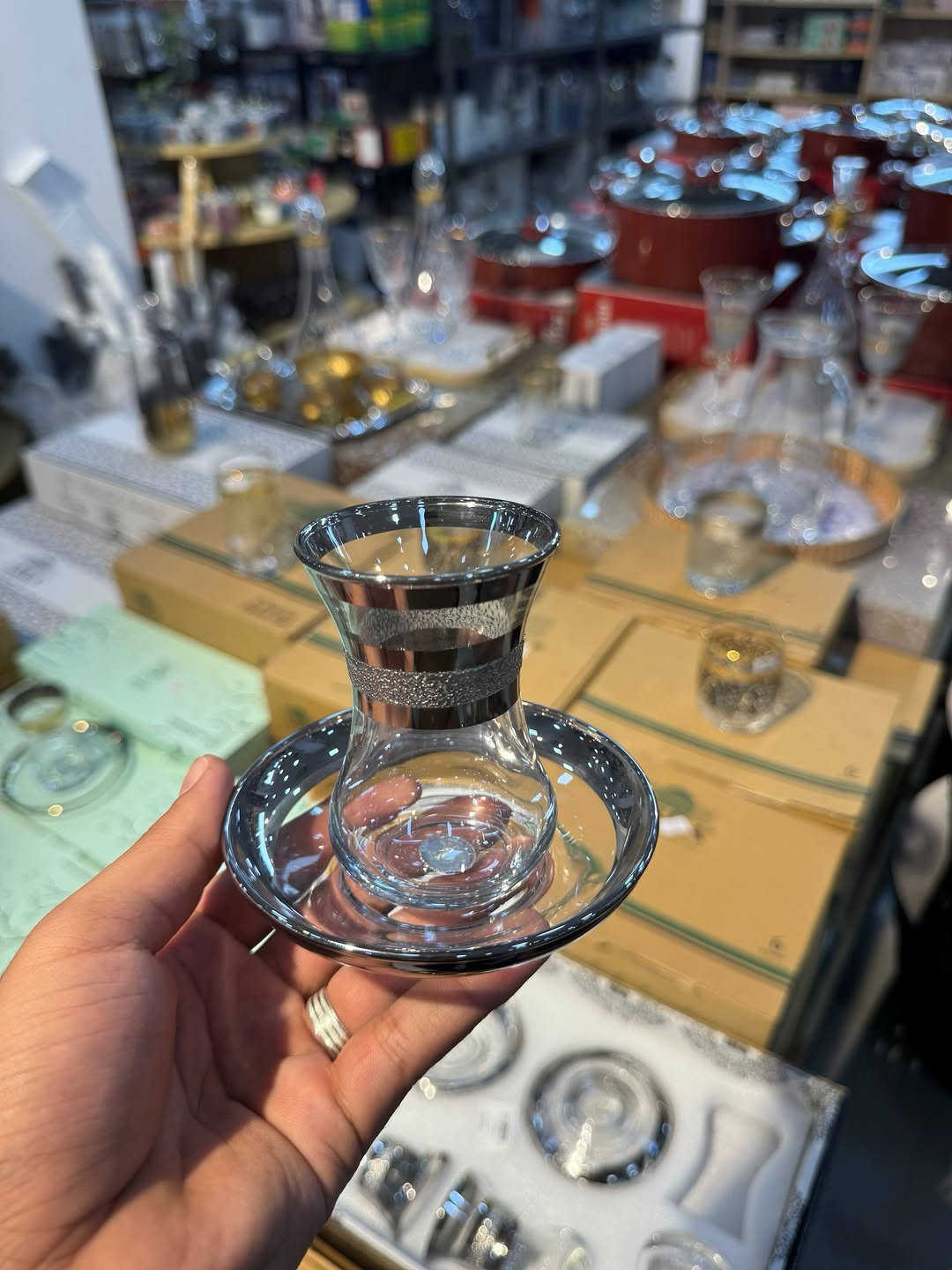مجموعه كبيره ومنوعه من سيت استكان 
سيت استكان 
سيت فنجان 
سيت كلاصات 
العنوان / حله _شارع 40 جهة باب الحسين - مدخل -بستان الحلو

تتوفر خدمه توصيل الى كافه انحاء العراق 🚚
‏‎للحجز والاستفسار يرجى مراسلتنا على الصفحه⁩⁩⁩

نص مكتوب في الصور:
- 36.000
- 468.000
- 32.000