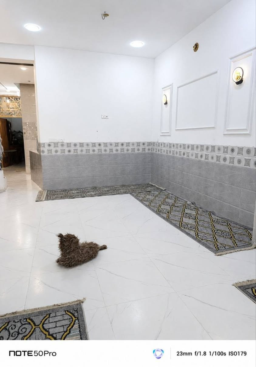 🏡 للبيع بيت بناء حديث درجة أولى 🏡
📍 كربلاء – حي القدس
✅ المساحة: 100 متر
 ✅ طابق ونص
 ✅ طابو صرف
 ✅ غير زراعي وغير مطلوب للدولة
 ✅ بناء حديث ونظيف جداً
 ✅ تشطيب ممتاز ومواد نوعية
💰 السعر: 130 مليون دينار
📩 للاستفسار والمعلومات أكثر، راسلني خاص. *********** كربلاء, العراق
