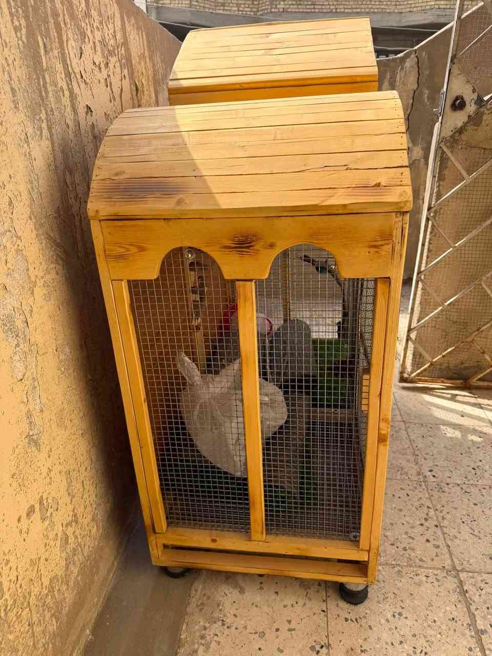 قفص يرهم لجميع انواع الطيور وشغل درجة اولى
سيم بي ار سي مربع فتحة 1 سم
مجر للتنظيف الفضلات والاوساخ
عرض 103 نزال 49
طول المثلث 122 , طول نصف الدائري 101
مضروب وارنيش وضمان شغل شكد متريد
للبيع ب ١٢٥ الف قفل 
مكاني بغداد البلديات

***********

