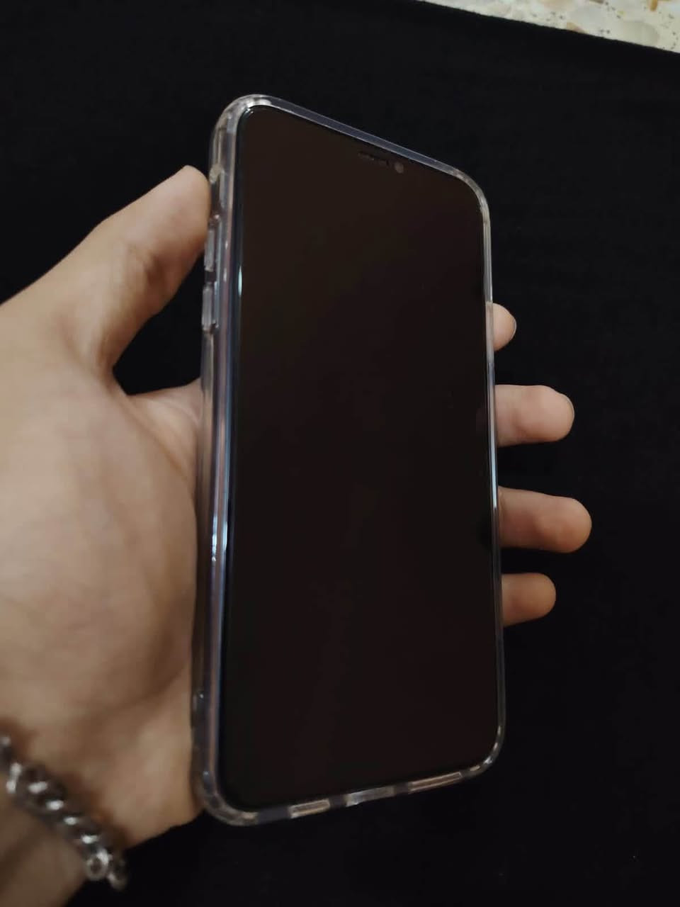 السلام عليكم ايفون ١١برو ماكس
جهاز نضيف مبدل فقط بطاريه اصليه 
ومنفذ شحن اصلي عنواني بغداد 
الرقم ***********
