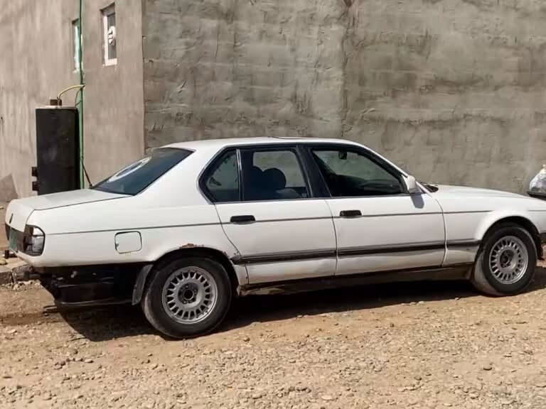 سلام عليكم البيع بي ام ٧٠٠ محرك شرط كير او توماتيك شرط تحويل و وكاله سعر ٢٨ بي مجال فحص نينوي بتزين مسجل عنوان  برطله *********** / ***********
