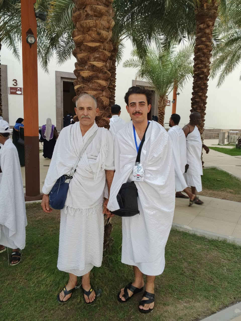 بفضل الله  تعالى وكرمه لنا 
إحرام معتمرينا من ميقات مسجد الشجره أبيار علي ميقات أهل المدينه ومن مر بها 
متوجهين إلى مكه المكرمه لأداء مناسك العمره المفرده لشهر ربيع الاخر 
نسأل الله تعالى التوفيق والتيسير والقبول لهم 
............ـــــــــــ_ـــــــــــــــــــــــــ
خادم ضيوف الرحمن 
..... سليم الشجيري...
***********
***********
