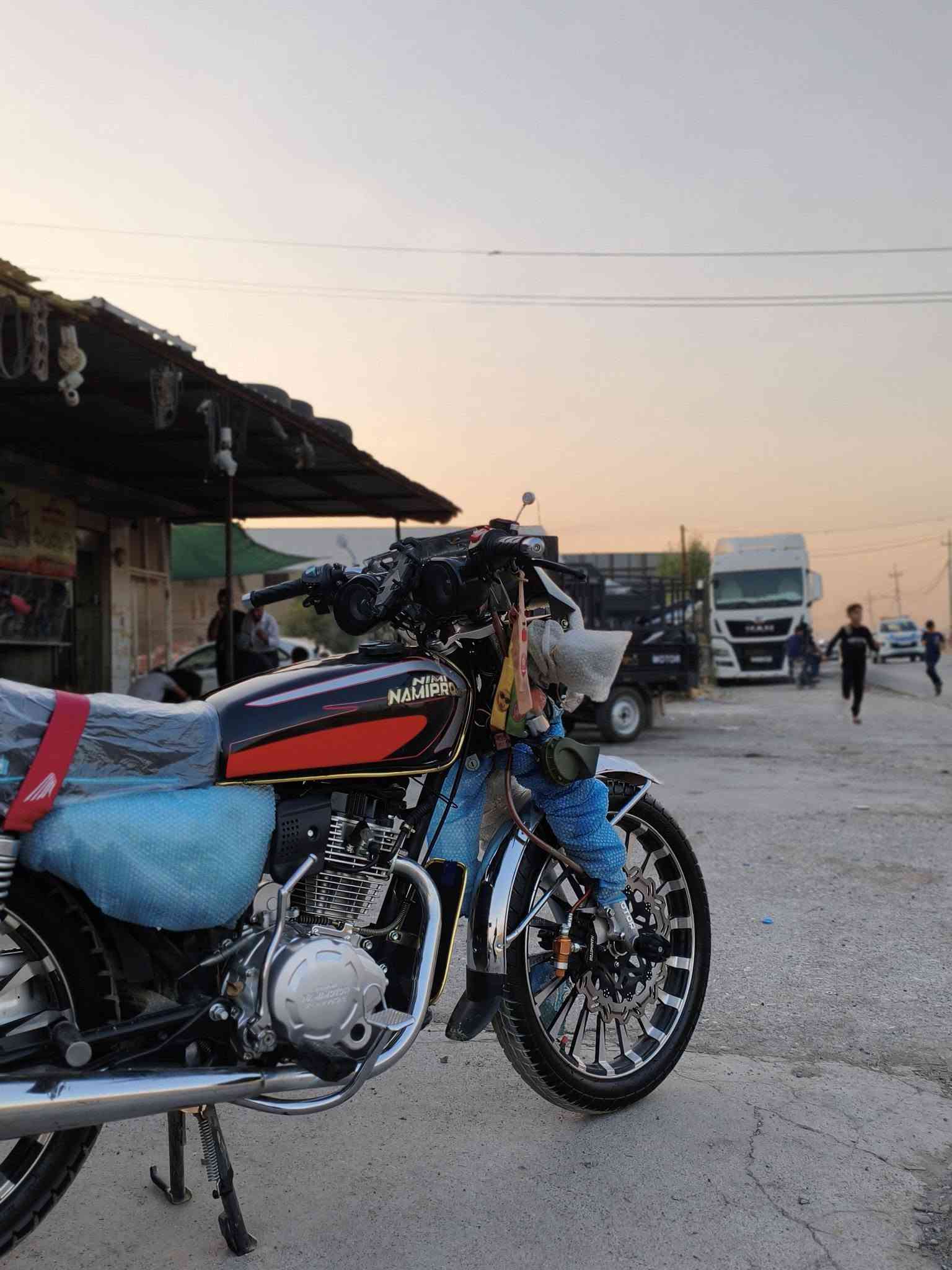 🔥 بۆ فروشتنی خێرا - Namipro Honza 200cc 🔥

​زانیارییە سەرەکییەکان:

​جۆر: Namipro Honza 200cc

​مۆدێل: 2025 (پێنج گێڕ)

​بەڵگەنامە: مەنەفێست (4 سوچی بیلادی لەگەڵدایە)

​شوێن: سلێمانی - هوانه

​تایبەتمەندی و مەرجەکان:

​گێڕ و مەکینە: بەشەرت، کەپسە و سپانە بەرنەکەوتووە وەک سەعات ✔️

​شانسی: بەشەرت (بێ درز، بێ لەحیم، بێ تەقیوی و تەواو ڕاست) ✔️

​کارەبایی: کامڵ بەشەرت، گێچی ئەلیکترۆنی ✔️

​ئیشکردن: سلف و هندل وەک سەعات بەشەرت ✔️

​دۆخی گشتی: کامڵ سەنتەر و جایز ✈️، کامڵ جوانکاری بۆ کراوە و برغو بۆ برغو بێ نوقسانییە ✔️

ماشاءاللە لەقوەتی مەکینە 🌹

جوتێک مکەبەرەی تازە سەوت خۆش🌹

تازە ڕۆنی بۆگۆڕاوە 🌹

جوتێک هۆڕن پاپ مەزبوت🌹

ماڵی دۆستە تەقەو ڕەقەی نیە✔

سفرە یەک دەست
نرخ: 830هەزار (قفڵ)💰💸

📞 پەیوەندی***********

​Tb.تێبینی: تکایە بڵندگۆ یان پەیام پێشتر بە جوانی بخوێنەرەوە، ماتۆڕەکە هیچی کەم نییە و بۆ عەیب و عارمعامەلە تەلەفۆن مەکە.
