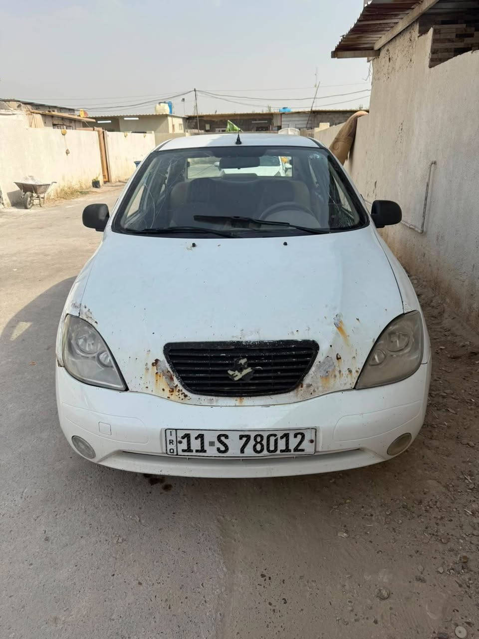 طيبه مديل ٢٠١٣ رقم إنكليزي
السياره مكفوله من عدا باب بي ظربه بلدوسه
تبريد شغال مكينه تمام 
بس الكير بي جرشه مال بو برن
عنوان تاجيات
العنوان ٣٤بيها مجال بسيط 
***********
