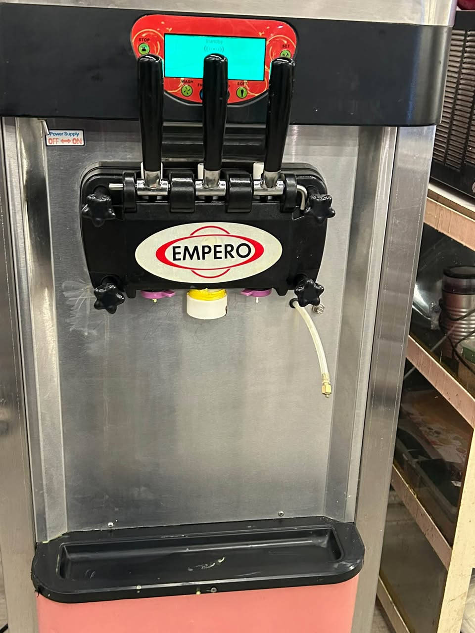 :
🍦 ماكينة آيس كريم سوفت للبيع

EMPERO – Empero

* ماكينة آيس كريم سوفت 3 مخارج
* نكهتين + ميكس بالنص
* موديل: BJ219CRE/C-D1
* الماكينة موجودة وحالتها واضحة بالصور والفيديو 
السعر مليون وبيها مجال للطيبين 

للاستفسار :***********
