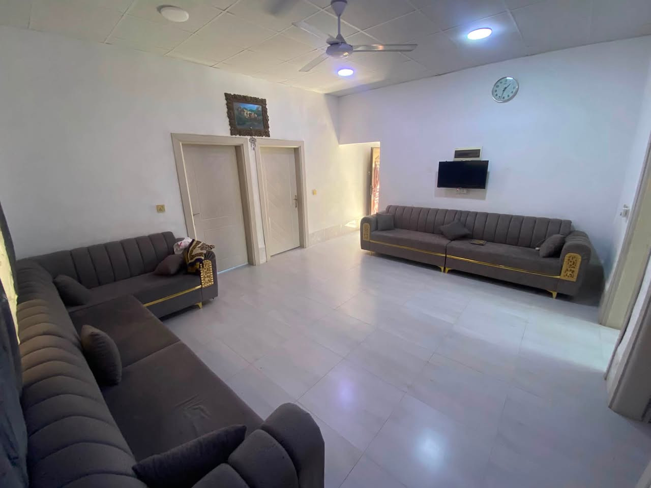 🏠 دار للبيع – بناء حديث وفول مواصفات 🔥

📐 المساحة: 200 متر
✨ بناء حديث ومرتب
🧱 فول مواصفات
🔲 كاشي
⬜ سقف ثانوي
غرفتين نوم و مطبخ و استقبال و كراج سياره

🏡 مناسبة للسكن العائلي

📍 العنوان: كركوك – حي العسكري الزراعي
📌 مقابل جامع خديجة – ثاني فرع

💰 السعر: 88 مليون دينار 
🤝 بيها مجال

📞 للاستفسار والتفاصيل،  يرجى  اتصال او مراسله الصفحة

***********
***********

#دار_للبيع #كركوك #حي_العسكري #العسكري_الزراعي #عقارات_كركوك
