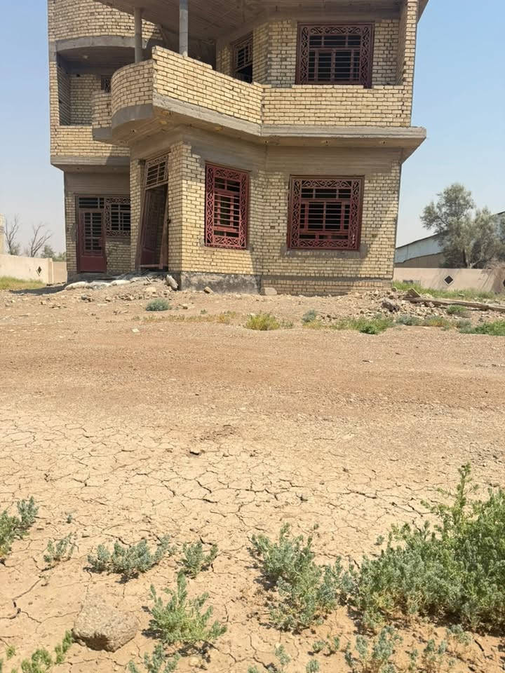 سلام عليكم دونم مع بيت هيكل عقد زراعي قانون 24 للبيع العنوان المدائن قرب فلكة سلمان باك وجه الدونم 50 ونزال 50 الاستفسار ***********
