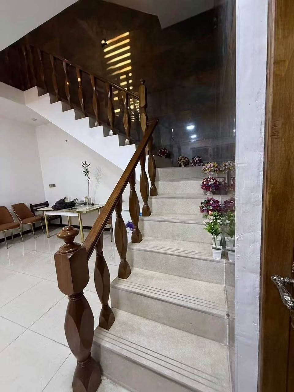 دار مؤثث للبيع المساحه ١٥٠ متر الواجه ٧ونص نزال ٢٠

الموقع جزيره بغداد السياحيه خدمات كامله تبليط ومجاري وكهرباء وماء ملك صرف سند ٢٥ تحويل مباشر بأسم المشتري ***********

يحتوي الدار بناء طابقين ٦ غرف نوم بناء حديث درجه اولئ

السعر مناسب 
***********
للاستفسار الاتصال على الرقم ***********
