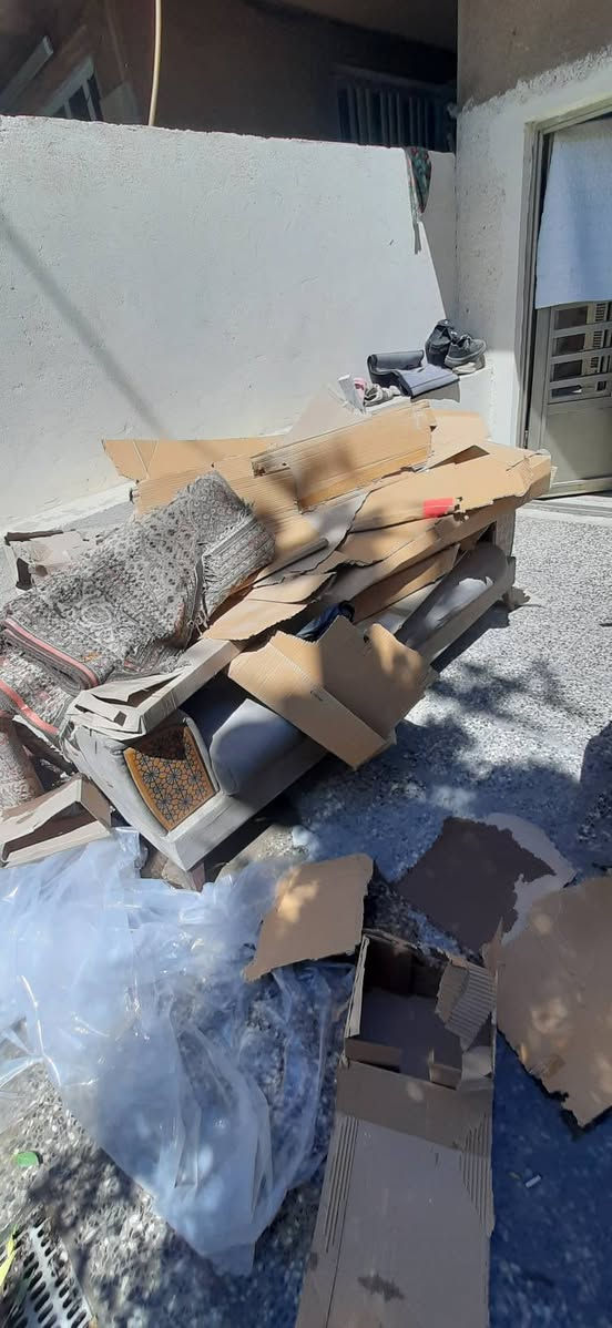 تخم للبيع كرسين و نص قنفه وقنفه طويله سعر ٦٠ الاف قفل العنوان بغداد الجديده كلشي مابي
نضيف ***********

