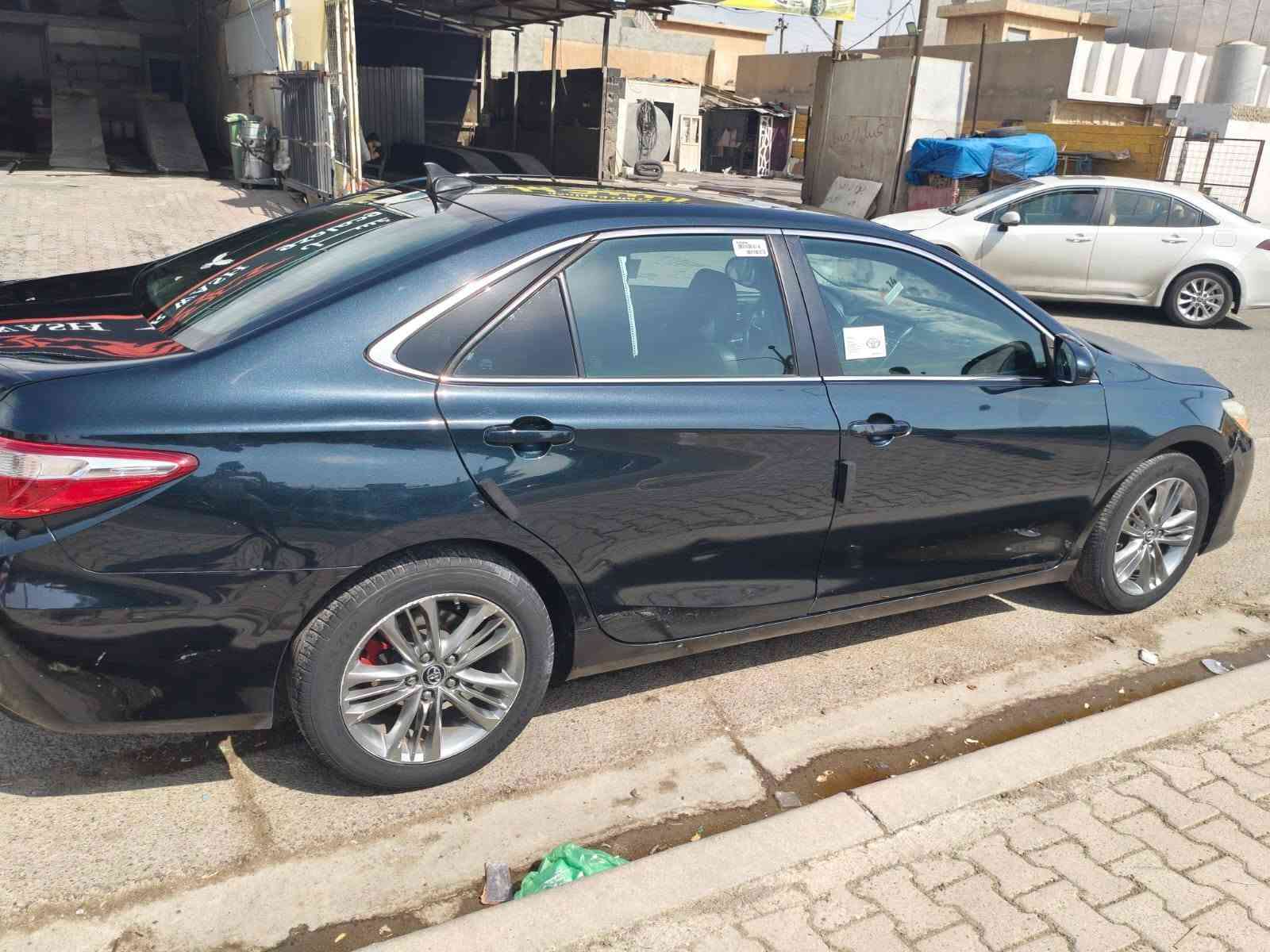 سلام عليكم تويوتا كامري 17 مواصفات Se لون نيلي بيه بنيد وبالعراق جاملغين بس والباقي كلهم كفاله ونضافه وشرط تحويل ثاني يوم السعر حيل مناسب 126 ***********
