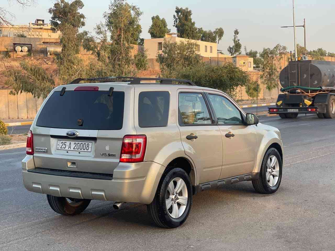 فورد ئيسكيب موديل 2011 فوول ..
‏سياره حلوه وجاهز مرتب مال بيت...
‏سيارة فول مواصفات 
‏تبريد مركزى تبريد ويه سويج..
‏سياره بيها 3 قطع بس بخ بدون تبديل  بدون دواخل بدون ضرر بدون شانصى...
كير و محرك كفاله صدر كهربائي اكسل گاردن شرط ..
پاترى جديد ....
‏رقم وسنويه جديد لحد 2030 شرط تحويل....
‏سعر مناسب خابر تدلل...
‏مكان / كركوك...
‏***********
‏*********** كركوك, العراق
